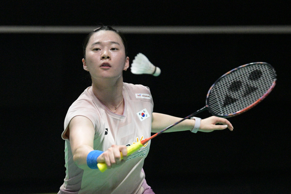 她在接受采 她在接受采